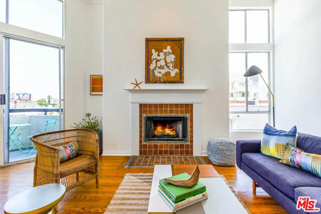 2 bed, 2.0 bath, 1280 sqft, $3,900 — Photo 1