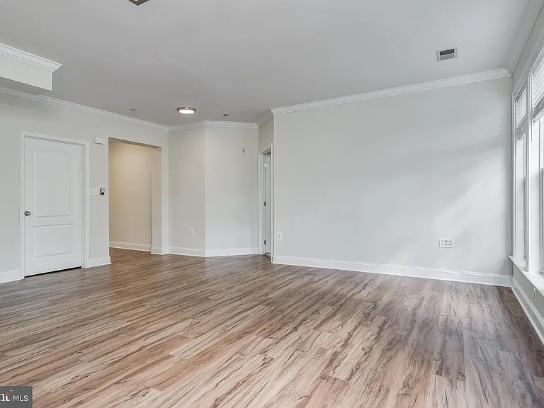 305 Redland Blvd #101 — Photo 11