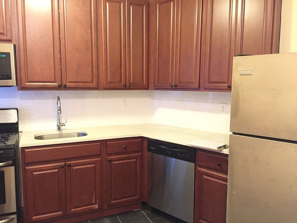 2nd image of 580 E 17th St APT 3A
