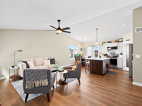 3rd image of 4368 N Rutgers Cir