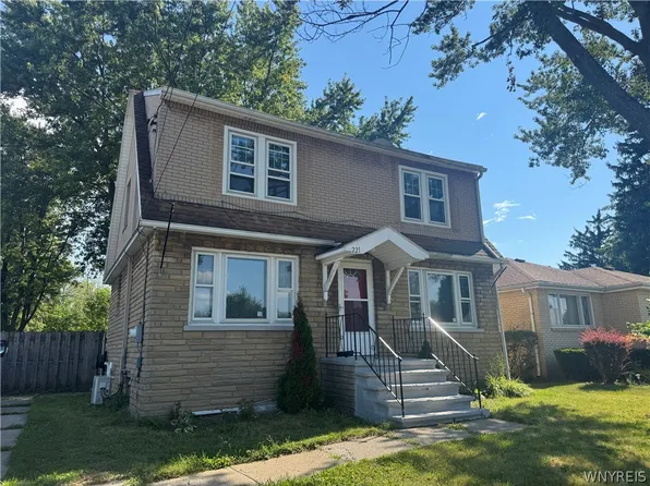221 Evergreen Pl, Cheektowaga, NY 14225