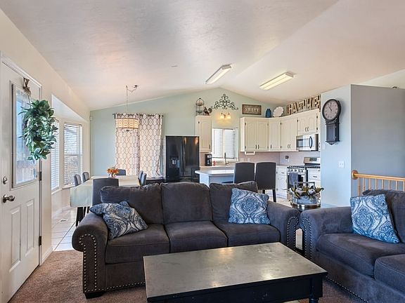 5th image of 4884 Cave Peak Dr