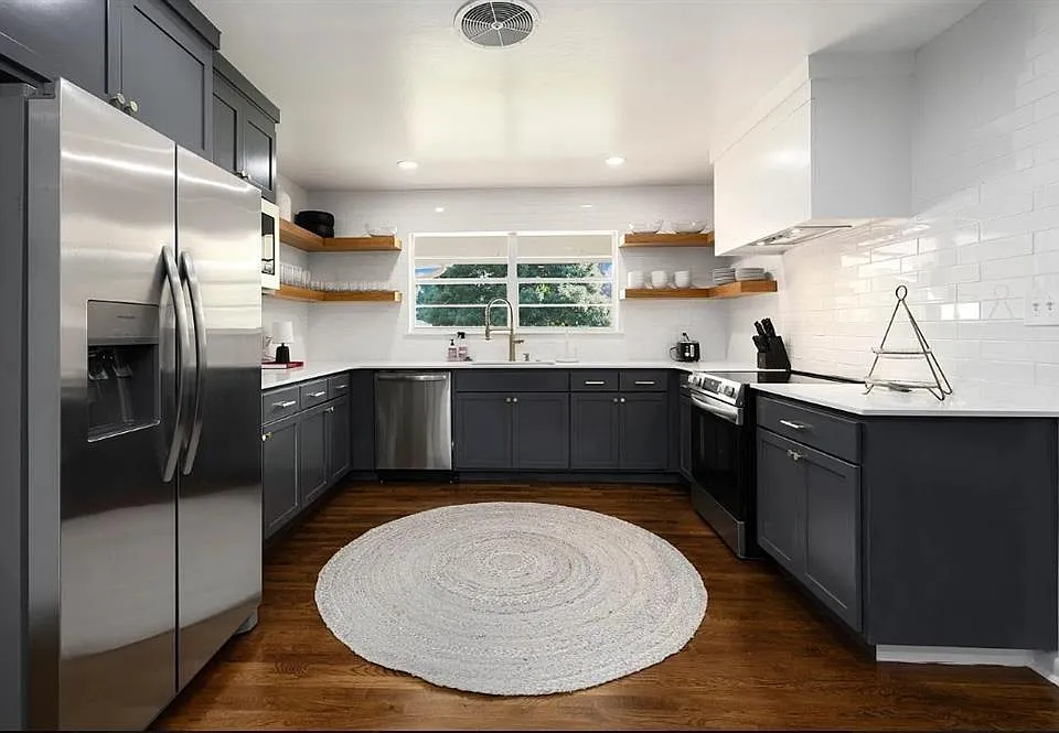 1230 Avondale Dr