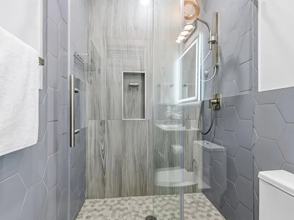 865 Summit Avenue image 19 of 38