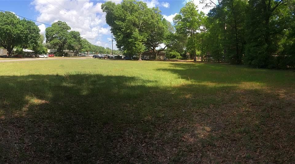 2nd image of 225 Carolyn Way