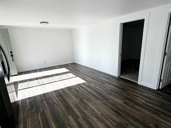 3rd image of 806 S Marion Ave W