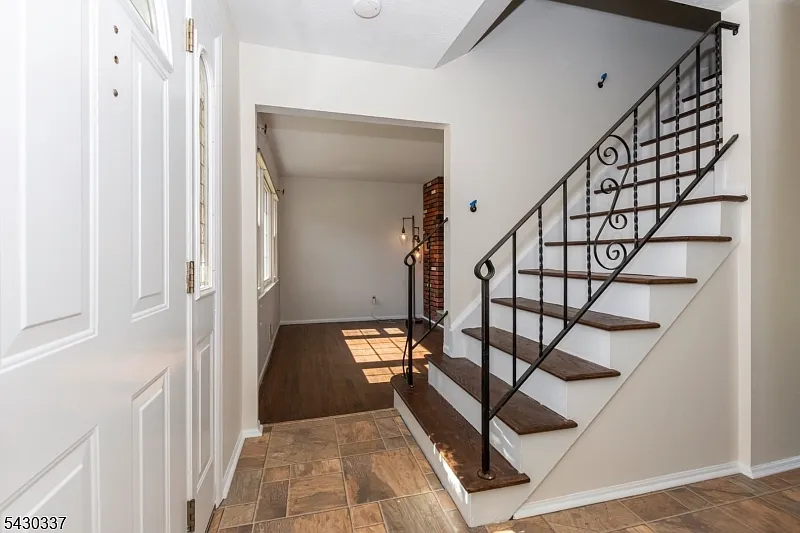 Building Photo - 57 Clover Hill Dr