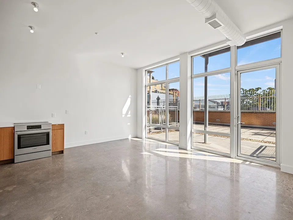 1390 V St NW #206
