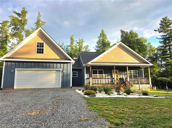 587 Seven Springs Pkwy, Fancy Gap, VA 24328