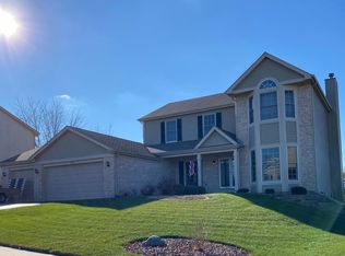 570 Flora Dr, Algonquin, IL