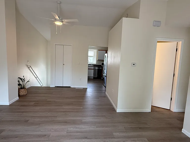 680 Emily St — Photo 4