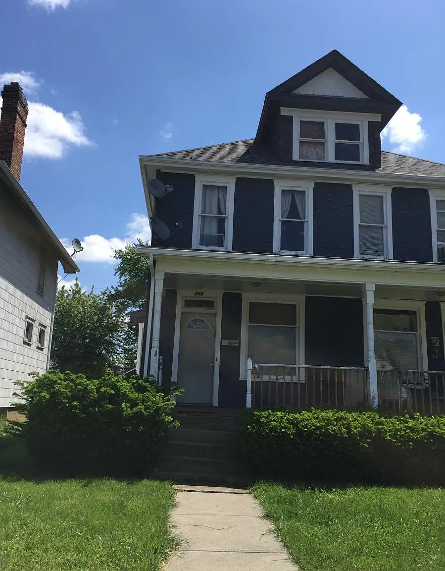 3 bed, 1322 sqft, $1,200 — Photo 1