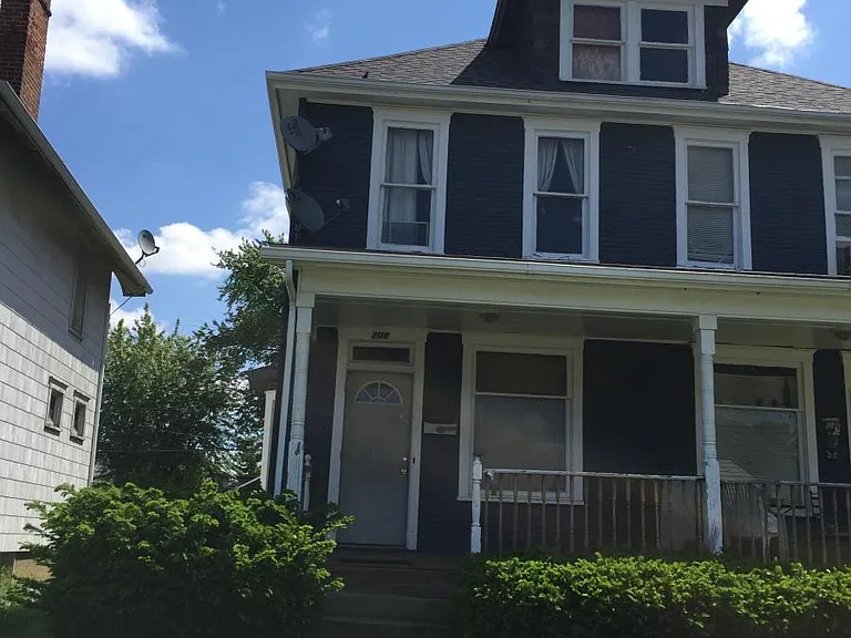 208 Dana Ave — Photo 1