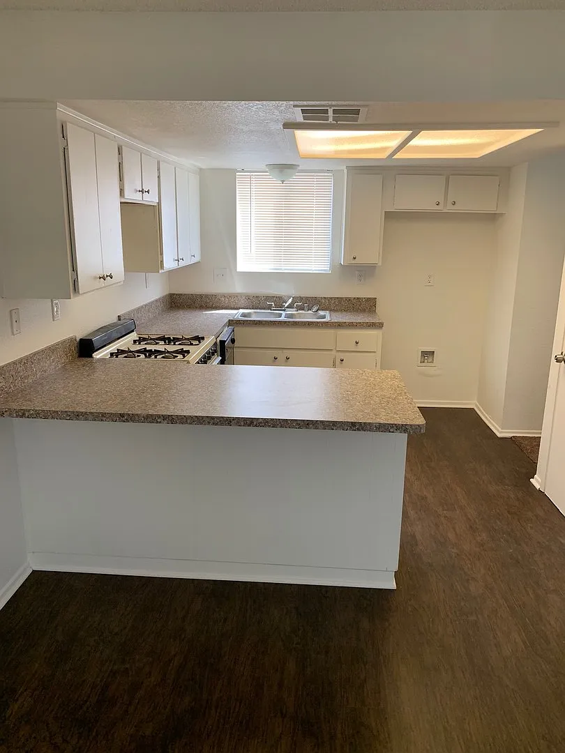 16221 Apple Valley Rd — Photo 3