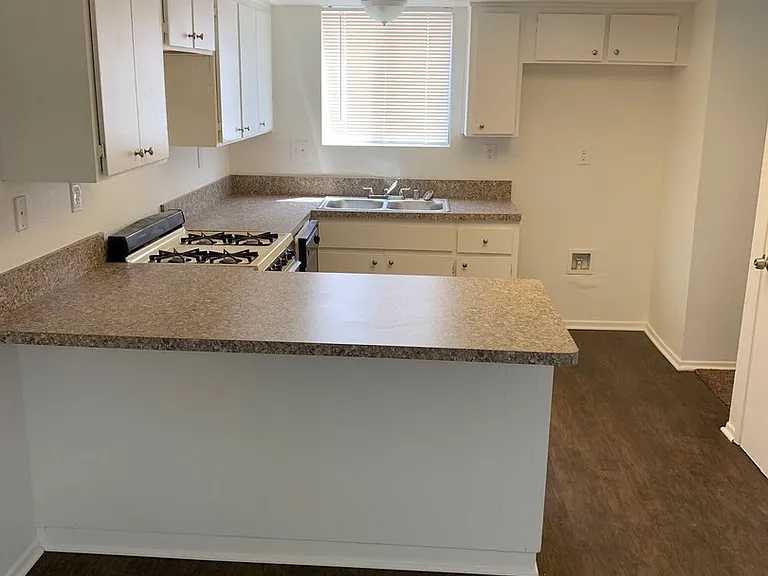 16221 Apple Valley Rd — Photo 3