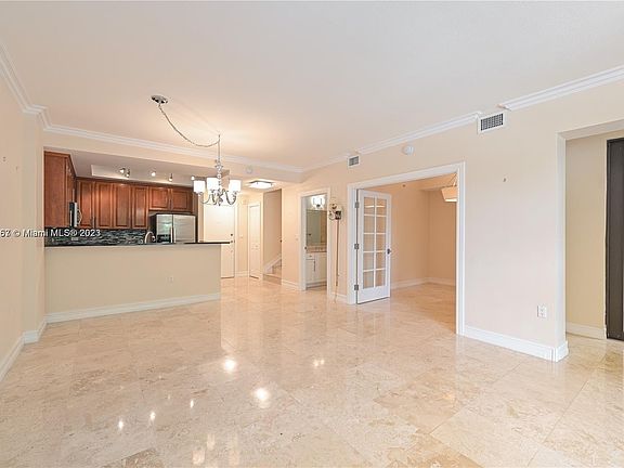 4th image of 1650 Galiano St #Townhouse 4
