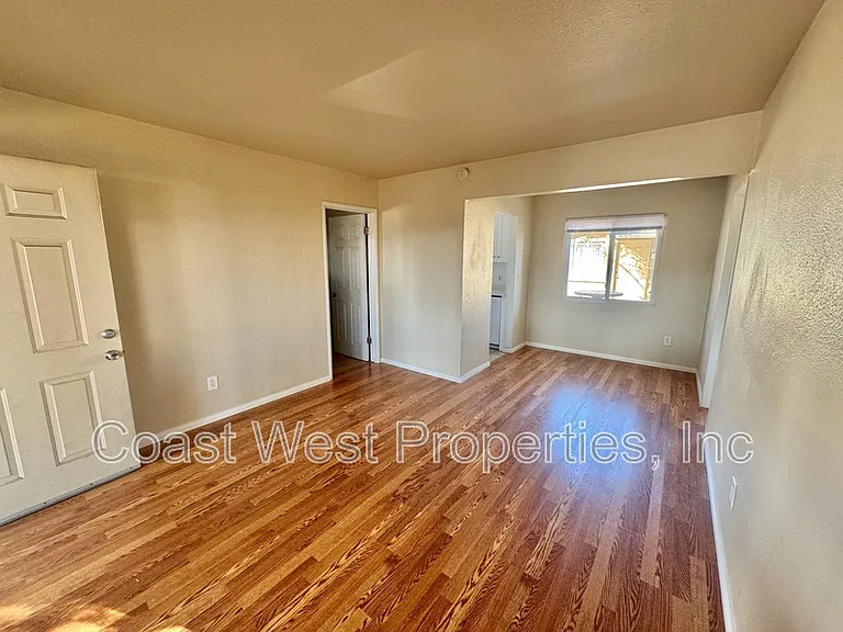 4252 Ingraham St — Photo 18