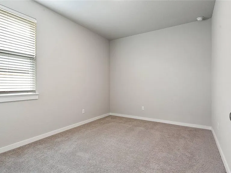 216 Upland Dr — Photo 18