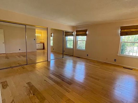 5th image of 13528 Terragon Dr NE
