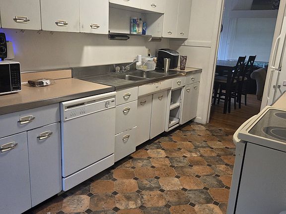 3rd image of 830 Harris Ave