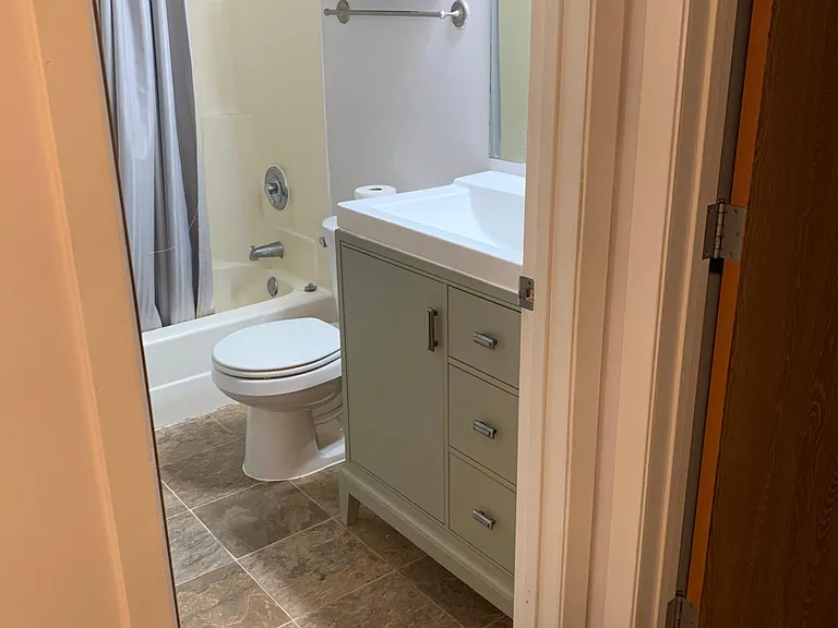 215 7th St NE #206 — Photo 9