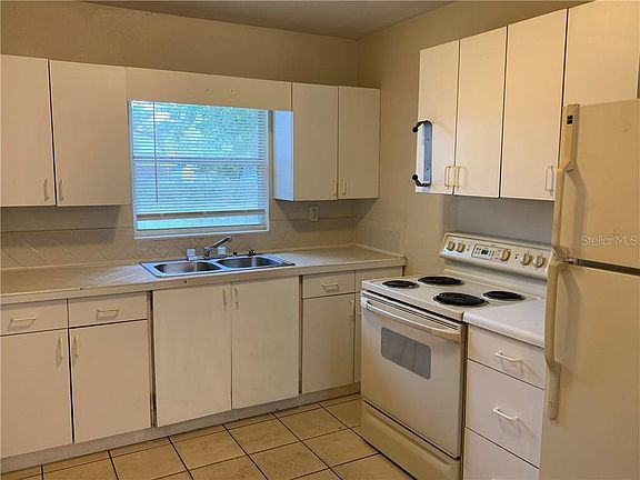 3rd image of 411 Armour Ave