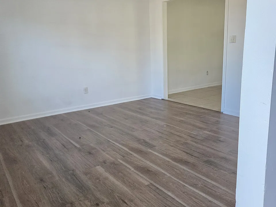 347 Grant Ave #3