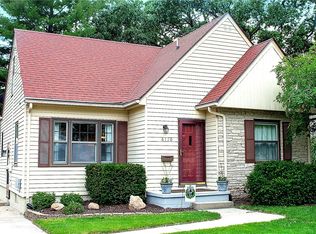 6110 Woodland Rd, Des Moines, IA 50312