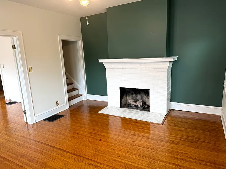2117 Fairmont Blvd NE — Photo 3
