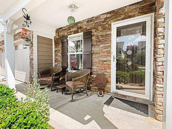 2nd image of 2303 Bartlett Cir