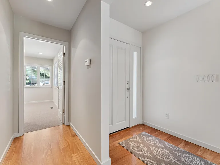 61 Bradley Ave — Photo 25