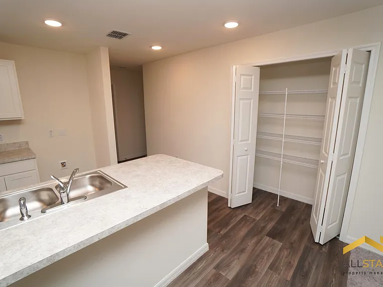 15932 SW 34th Court Rd — Photo 4