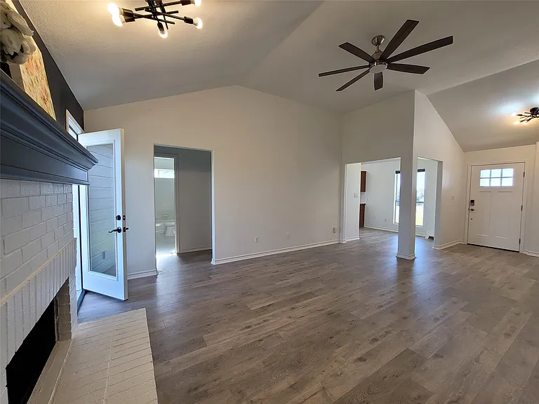 208 Newcastle Dr — Photo 12