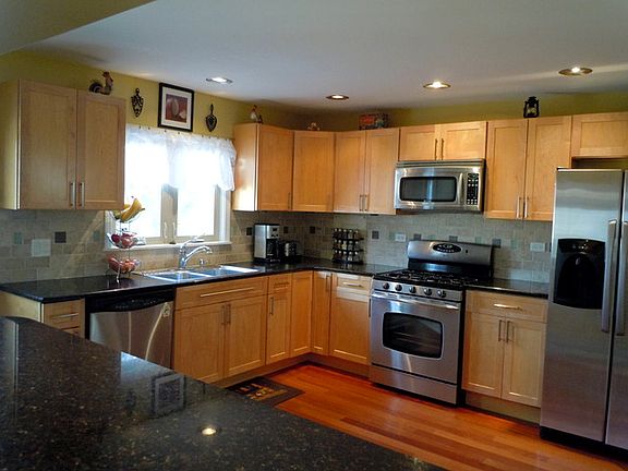 4th image of 7960 W 121st St