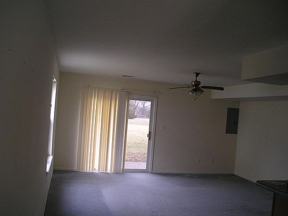 5th image of 4806 Meadow Lark Ln APT A