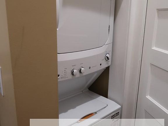 4th image of 1353 N Ashland Ave APT 1E