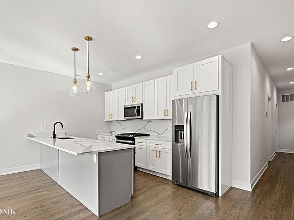 3rd image of 418 E Oakwood St #2