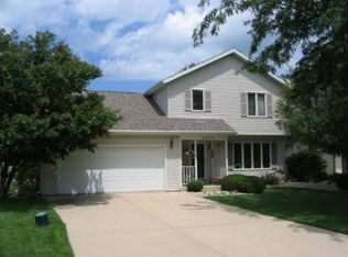 820 Thornberry Dr, Ottawa, IL 61350