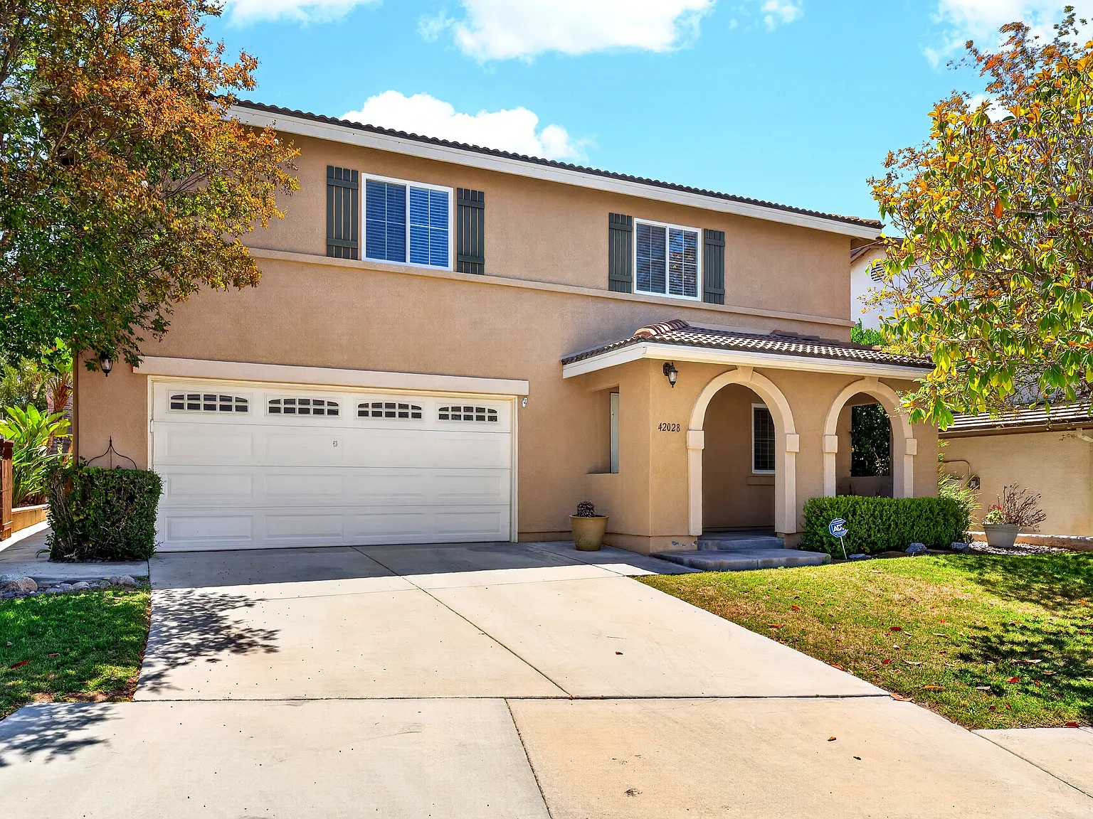 4 bed, 2526 sqft, $3,700 — Photo 3