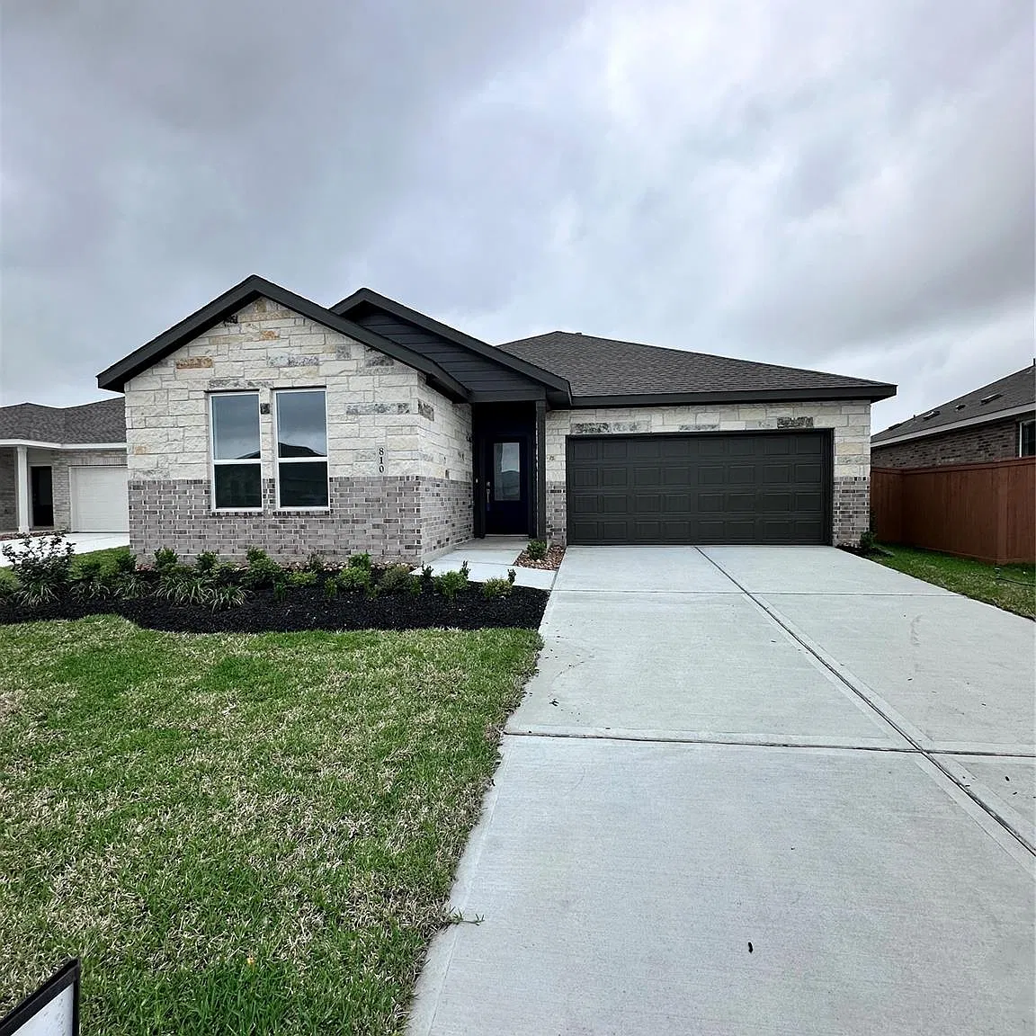4 bed, 2.0 bath, 1922 sqft, $2,450 — Photo 2
