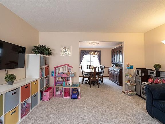 5th image of 309 Green Fields Ct