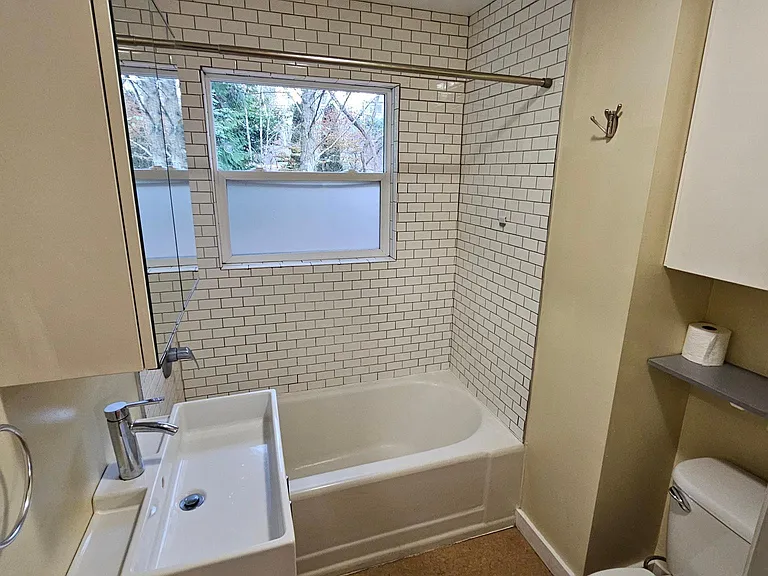 8815 Ravenna Ave NE — Photo 6