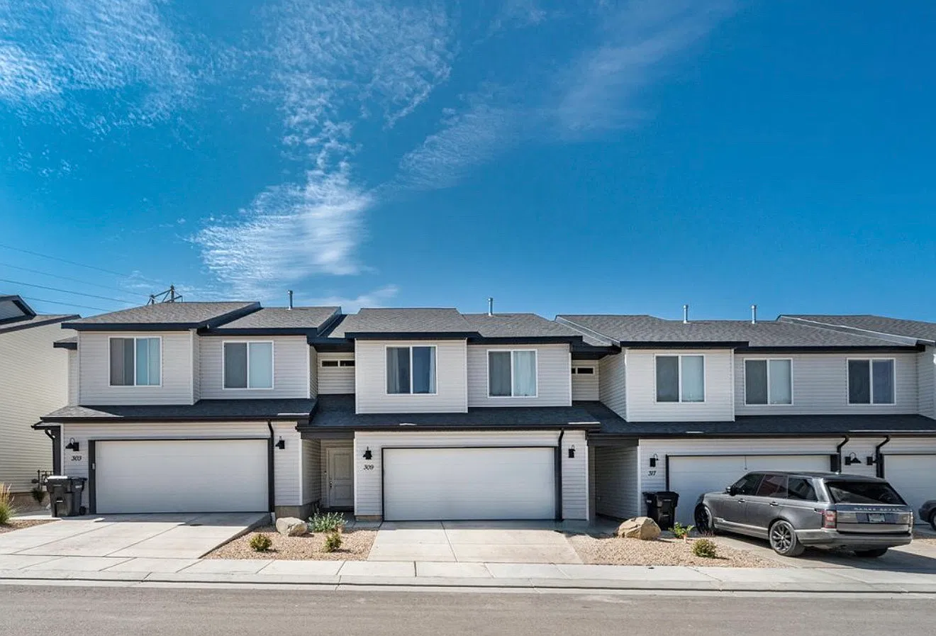 4 bed, 2.5 bath, 1635 sqft, $1,900 — Photo 1