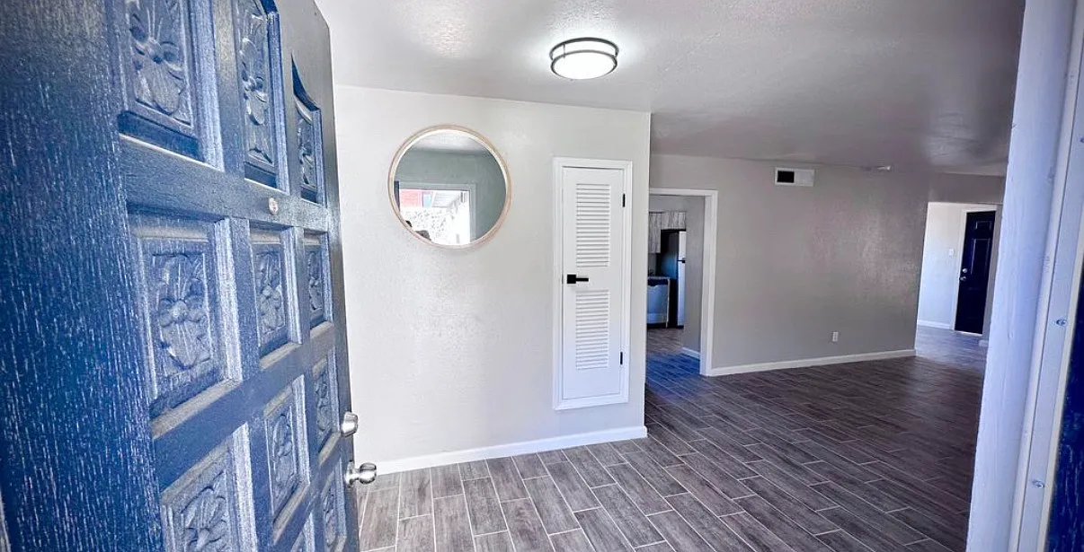 3 bed, 1600 sqft, $1,700 — Photo 1