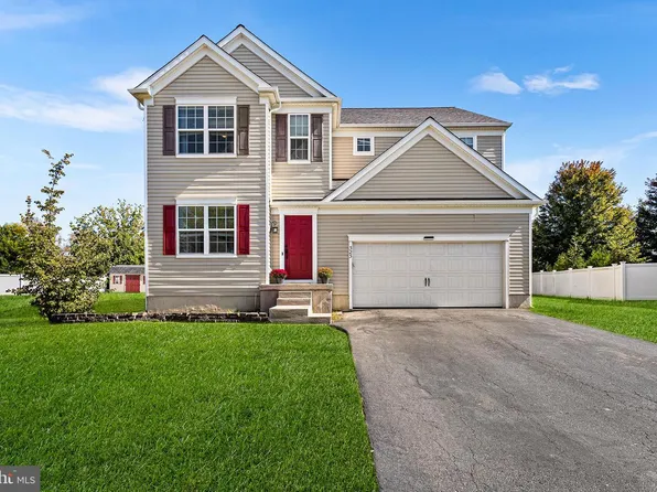 323 Pigott Dr, Florence, NJ 08518