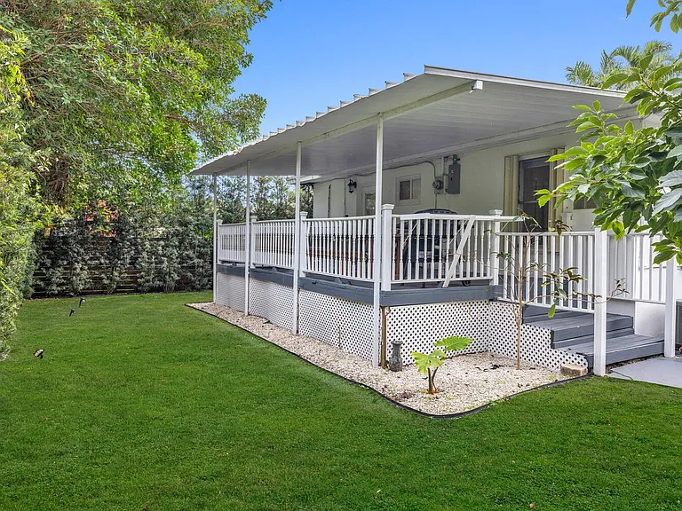 1031 NE Little River Dr — Photo 24