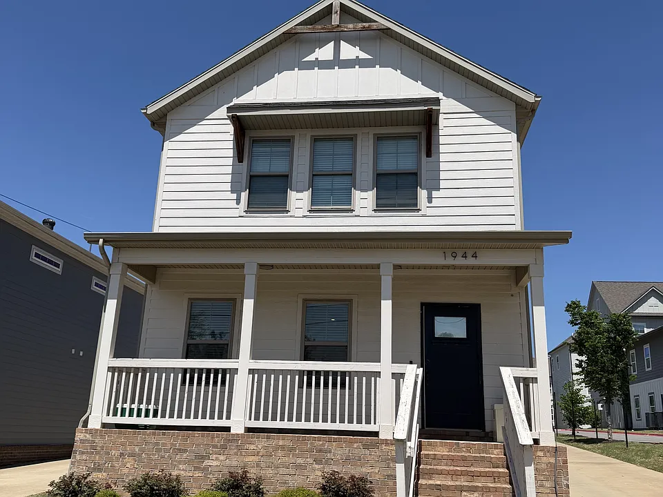 1944 W Mitchell St