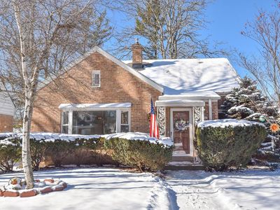 4949 North Berkeley BOULEVARD, Whitefish Bay, WI, 53217