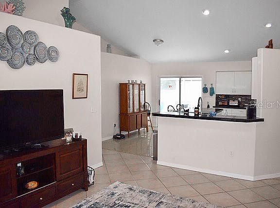 5th image of 676 Meadow Park Dr