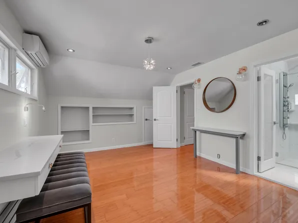 219-44 Peck Avenue image 19 of 32